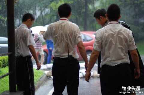 新年寄语：盛赞劳动者时别忘了物业服务人员