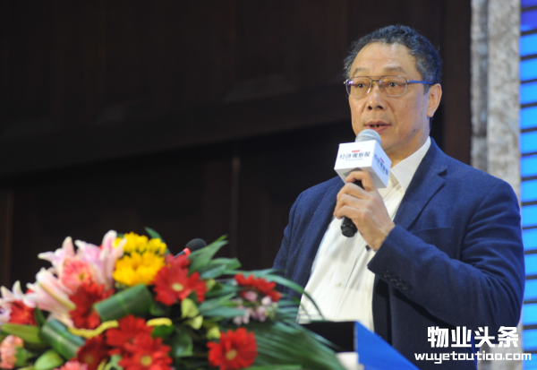 中国城市和小城镇改革发展中心理事长、首席经济学家 李铁