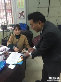 开元物业九龙湖畔开展派送腊八粥活动