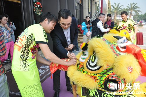 醒狮点睛寓意吉祥