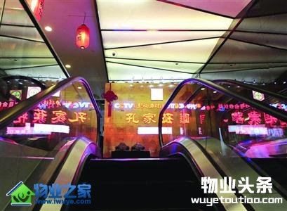自动扶梯发生故障致消费者摔伤 谁担责?