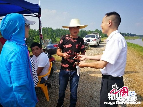 常德百诚达物业公司情系防汛一线送爱心
