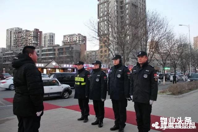 点击打开原图 安保人员整装待发