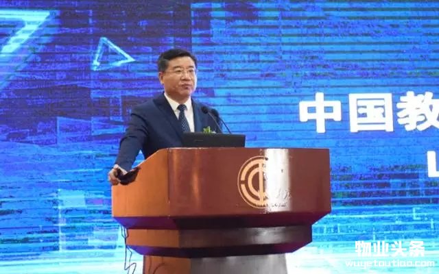 点击打开原图 雅生活集团总裁刘德明作现场分享