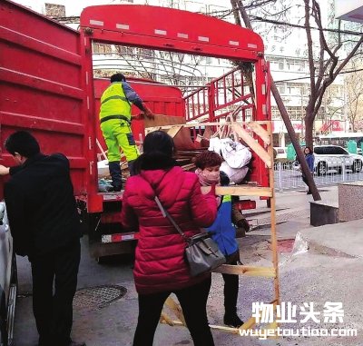 兰州曹家厅社区牵头引入物业公司 破解老旧小区管理难题