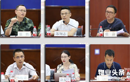 代表发言。(拼图)蒋伟摄。 