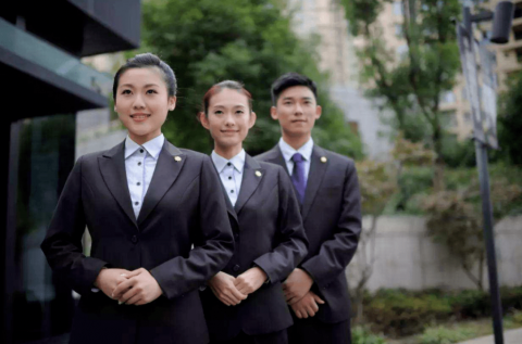 值得物业经理借鉴的“工作服”穿搭技巧