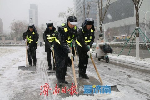 济南:物业清雪齐发力 小区畅行暖人心